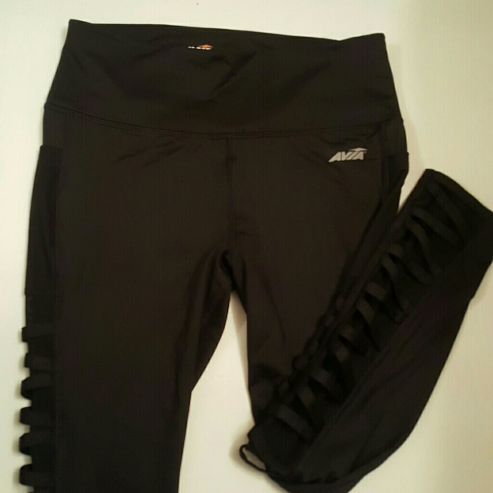 AVIA Capri leggings Small with design on side legs
